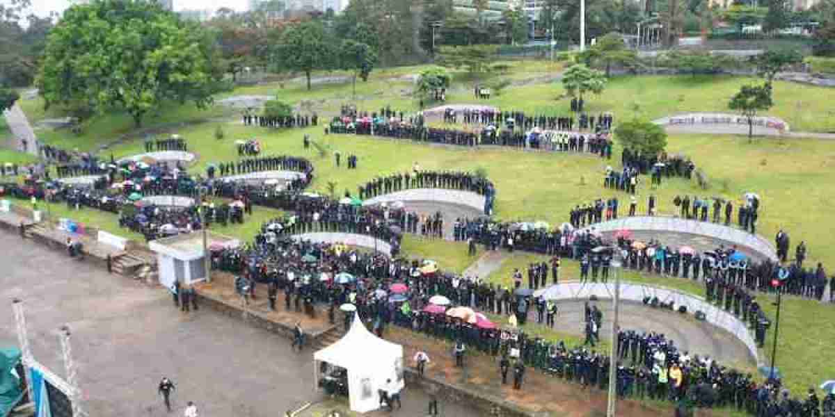 Guards, bouncers turn out in numbers for registration at Uhuru Park.