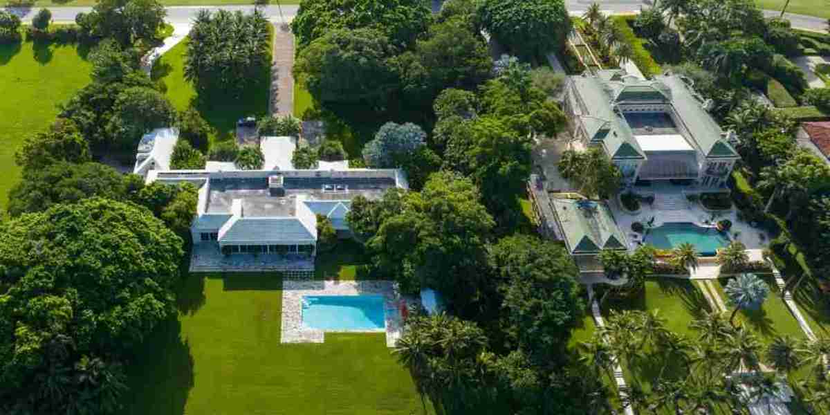 Jeff Bezos Buys $90 Million Florida Mansion To Live In While His Other Newly Purchased $147 Million Homes Are 'Demo