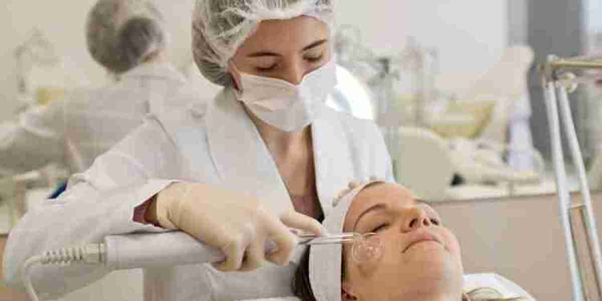 How pharmacists can become aesthetic practitioners