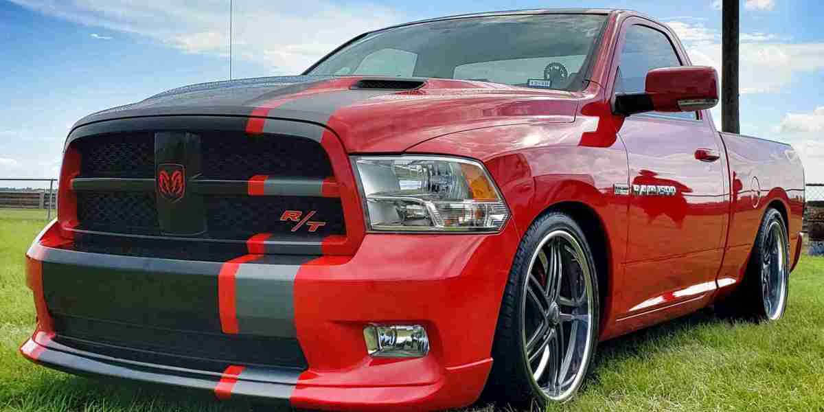 Dodge Ram 1500 Azul Biscay: A Cor Vibrante que Transforma um Clássico em Ícone